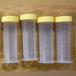 25 for 25$ NWOT Medela Breast Milk Storage Bottles (4 w/ Lids) 1$ when bundled
